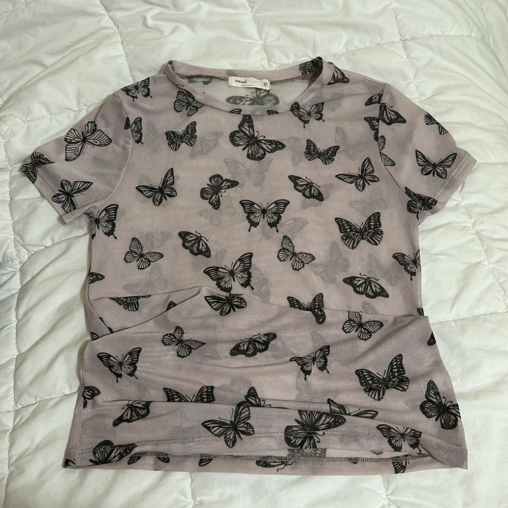 Never worn Sheer butterfly top; perfect to tie up ; size M